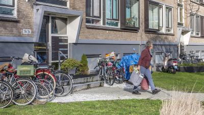 Vrouw met boodschappentassen